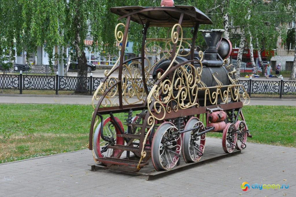 Аллея на Коммунистической