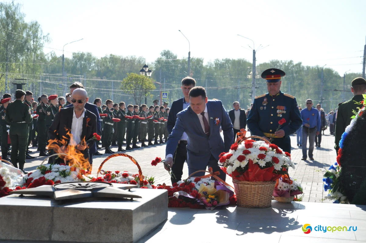 9/05/21 День Победы в Стерлитамаке-2021 / Возложение цветов. Парад Победы