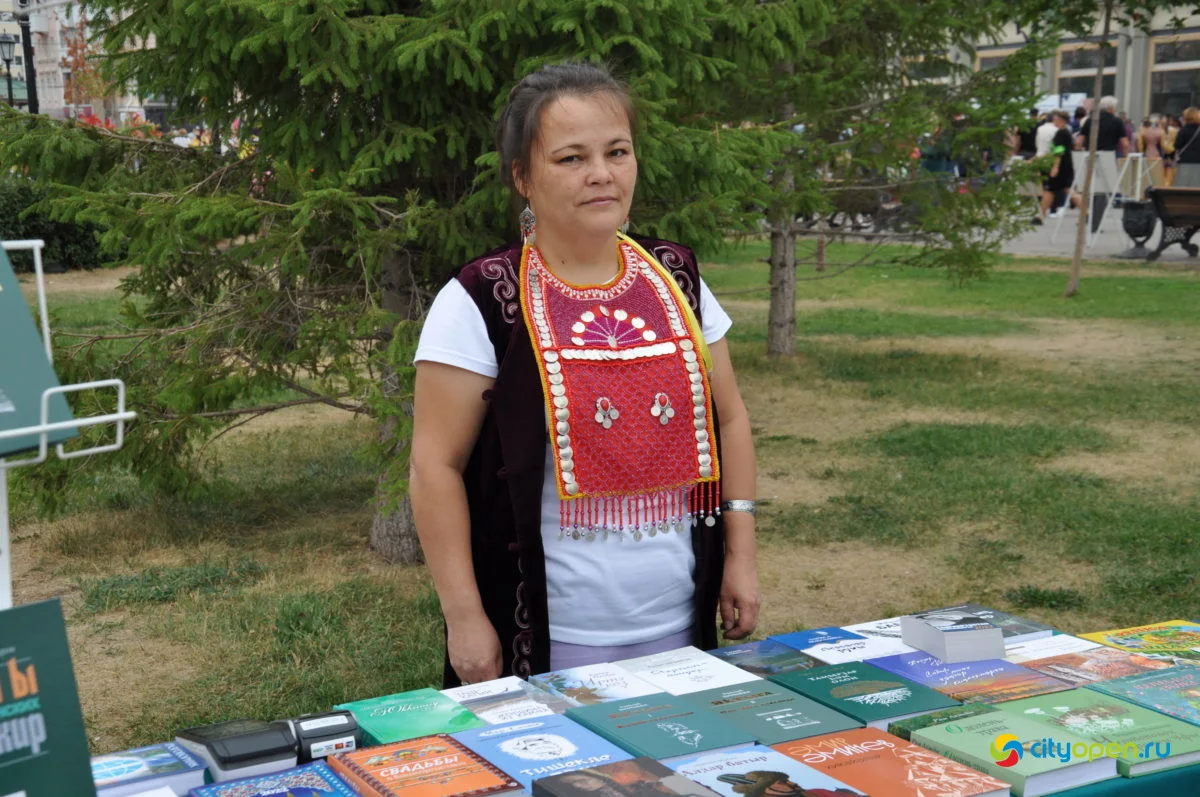 02/09/21 Арт-книго-фест @ Сквер в Старом городе