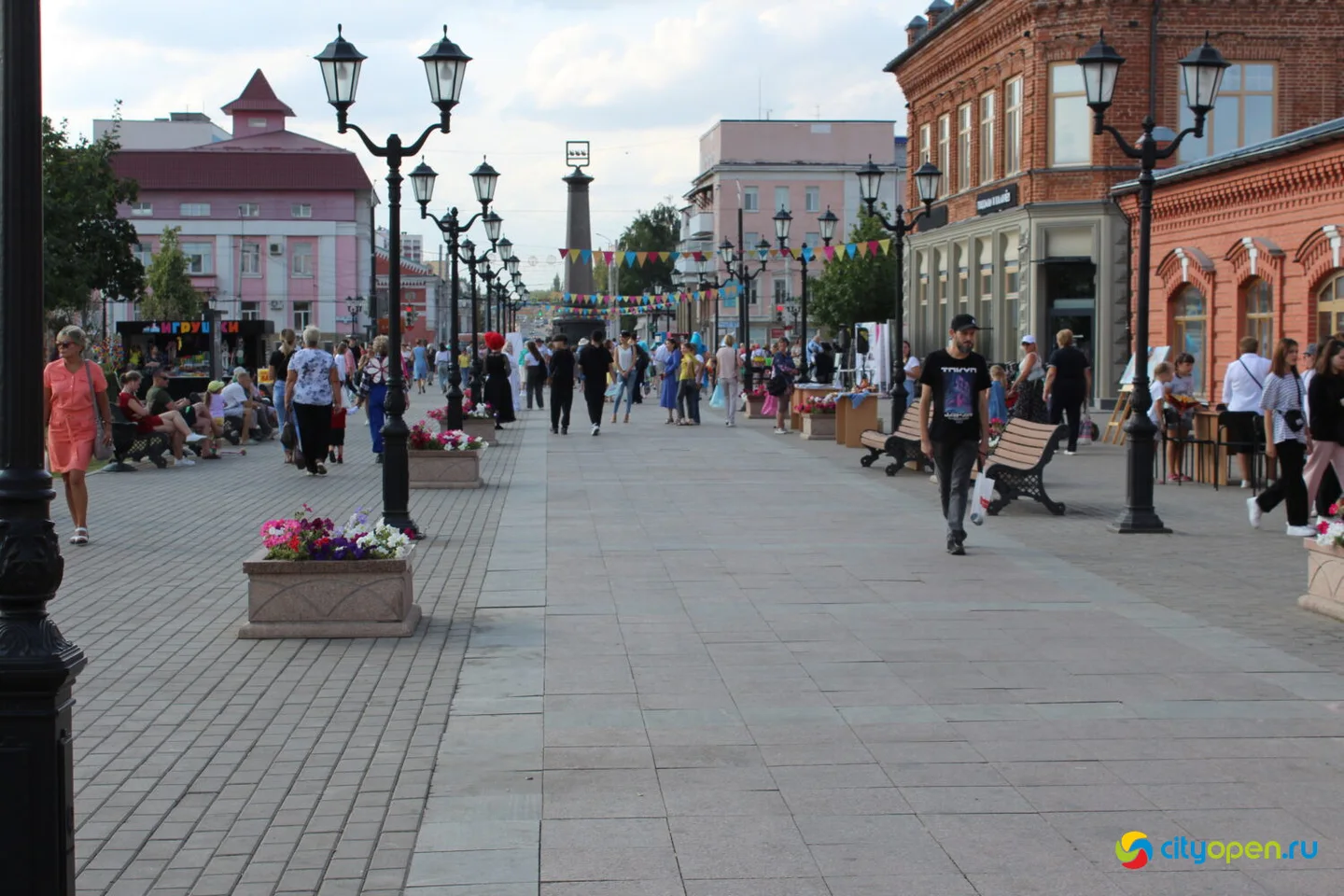 02/09/22 V юбилейный Арт-книго-фест @ Сквер в Старом городе