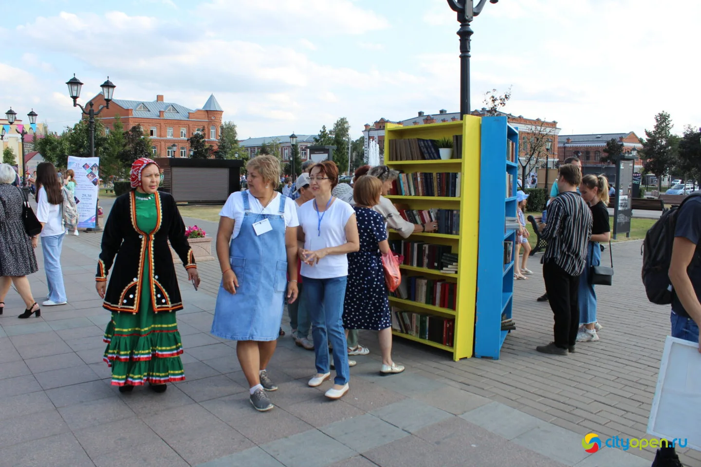 02/09/22 V юбилейный Арт-книго-фест @ Сквер в Старом городе