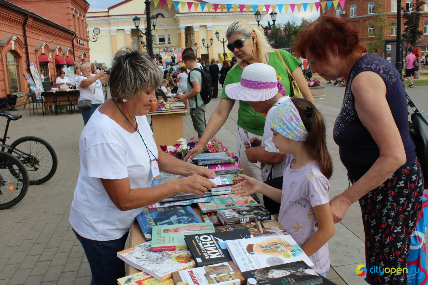 02/09/22 V юбилейный Арт-книго-фест @ Сквер в Старом городе