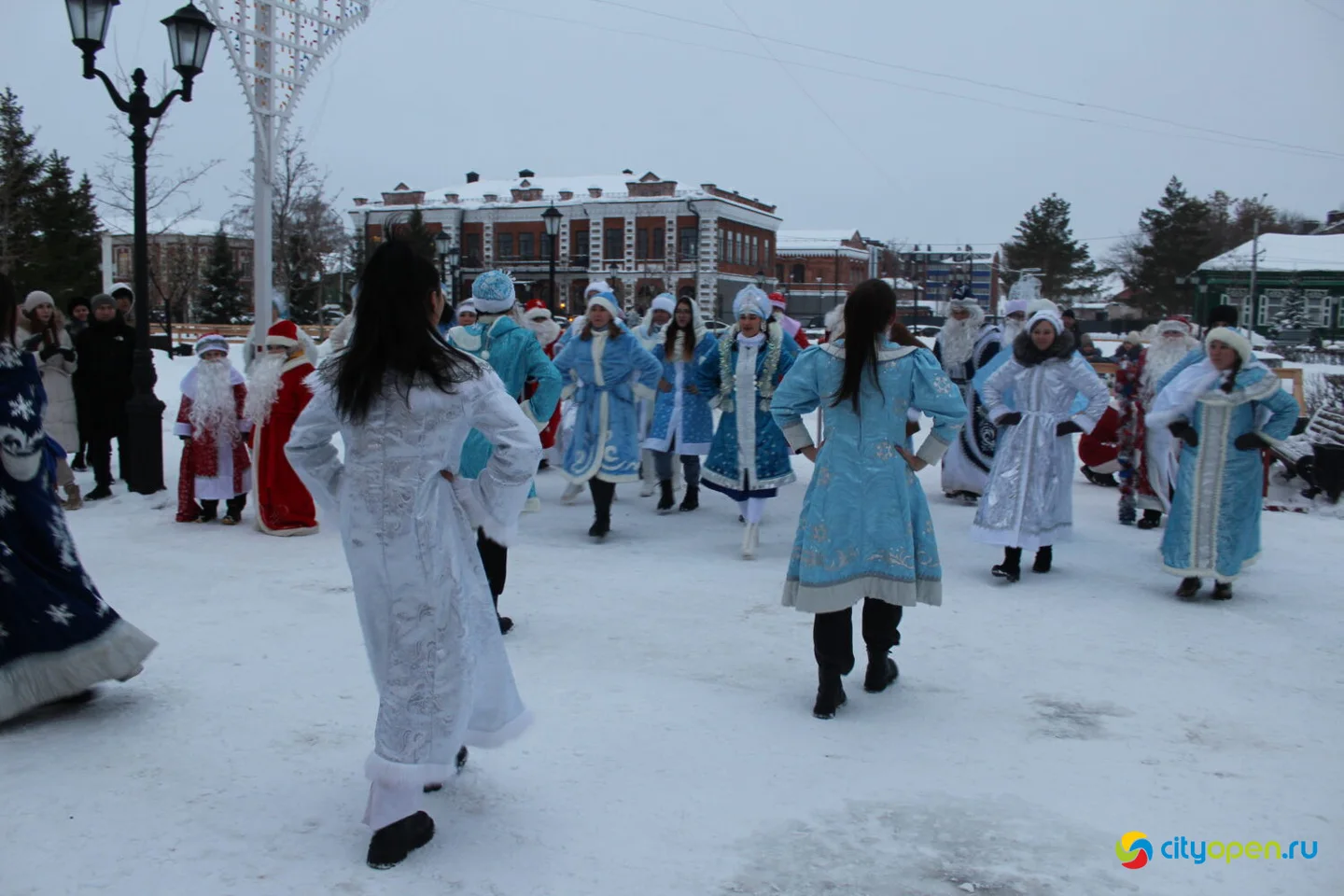 23/12/22 Парад Дедов Морозов и Снегурочек | Открытие городка на ГДК