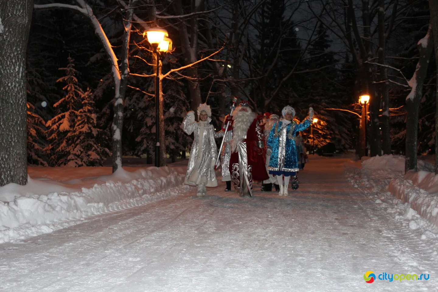 23/12/22 Парад Дедов Морозов и Снегурочек | Открытие городка на ГДК