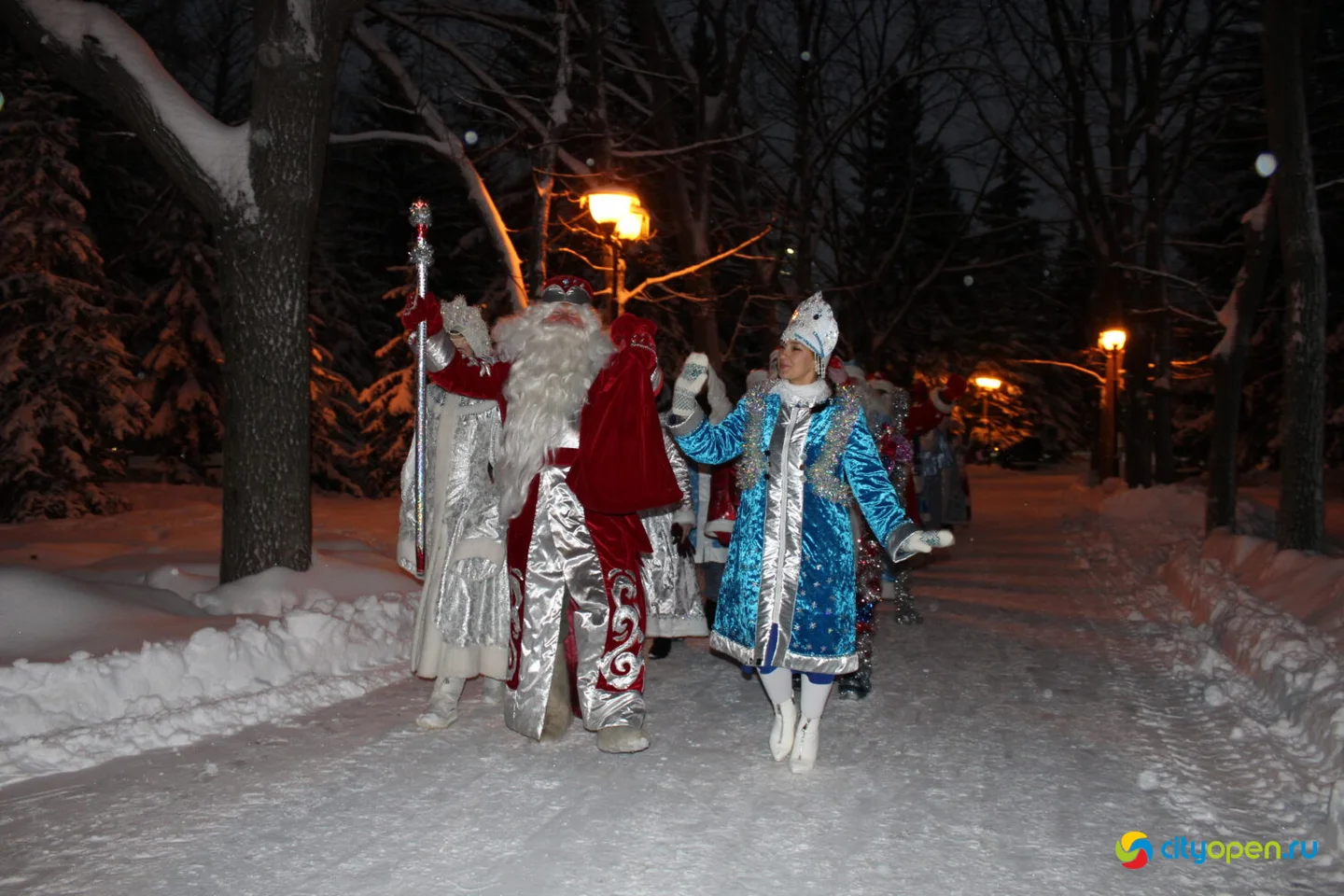23/12/22 Парад Дедов Морозов и Снегурочек | Открытие городка на ГДК