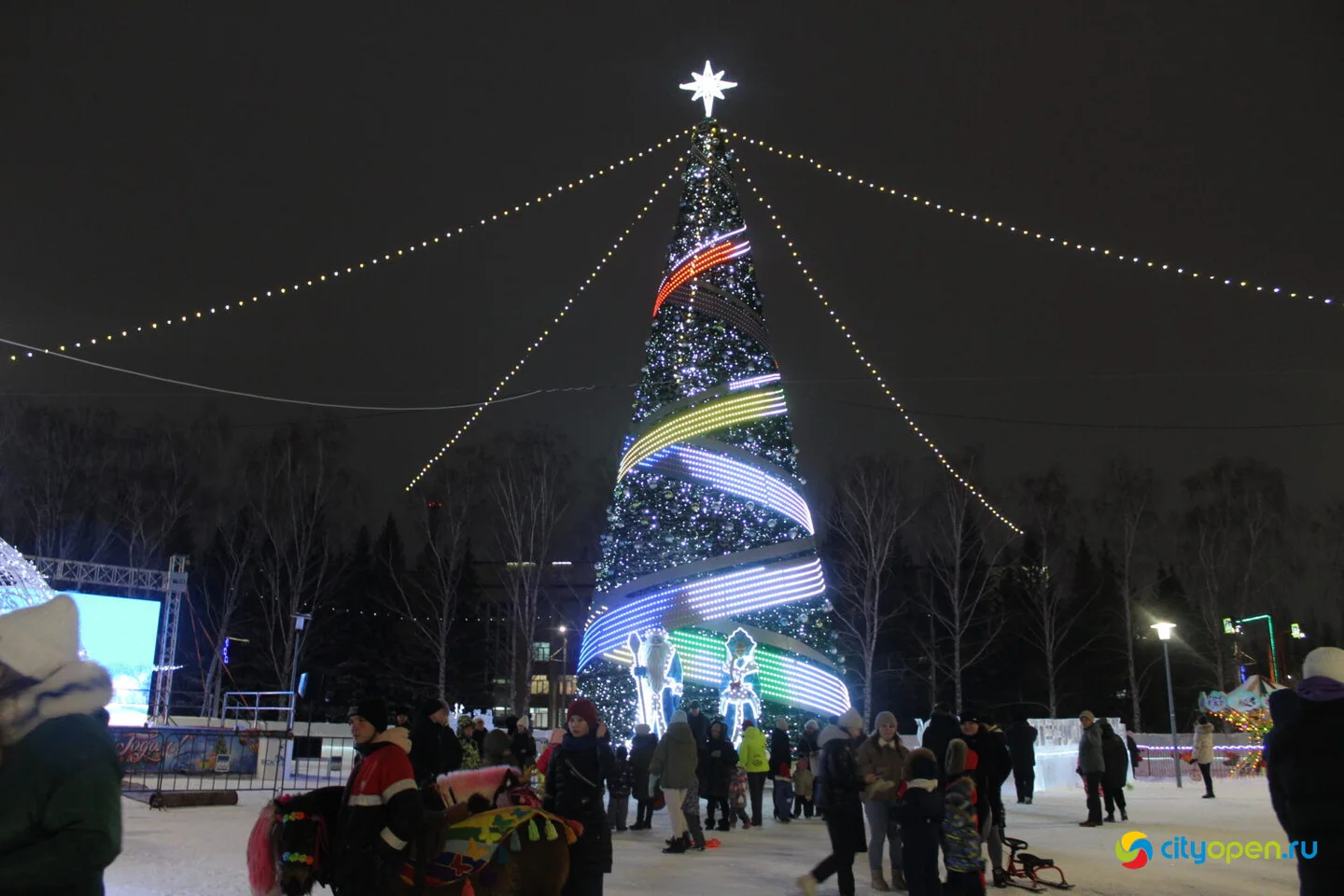 23/12/22 Парад Дедов Морозов и Снегурочек | Открытие городка на ГДК