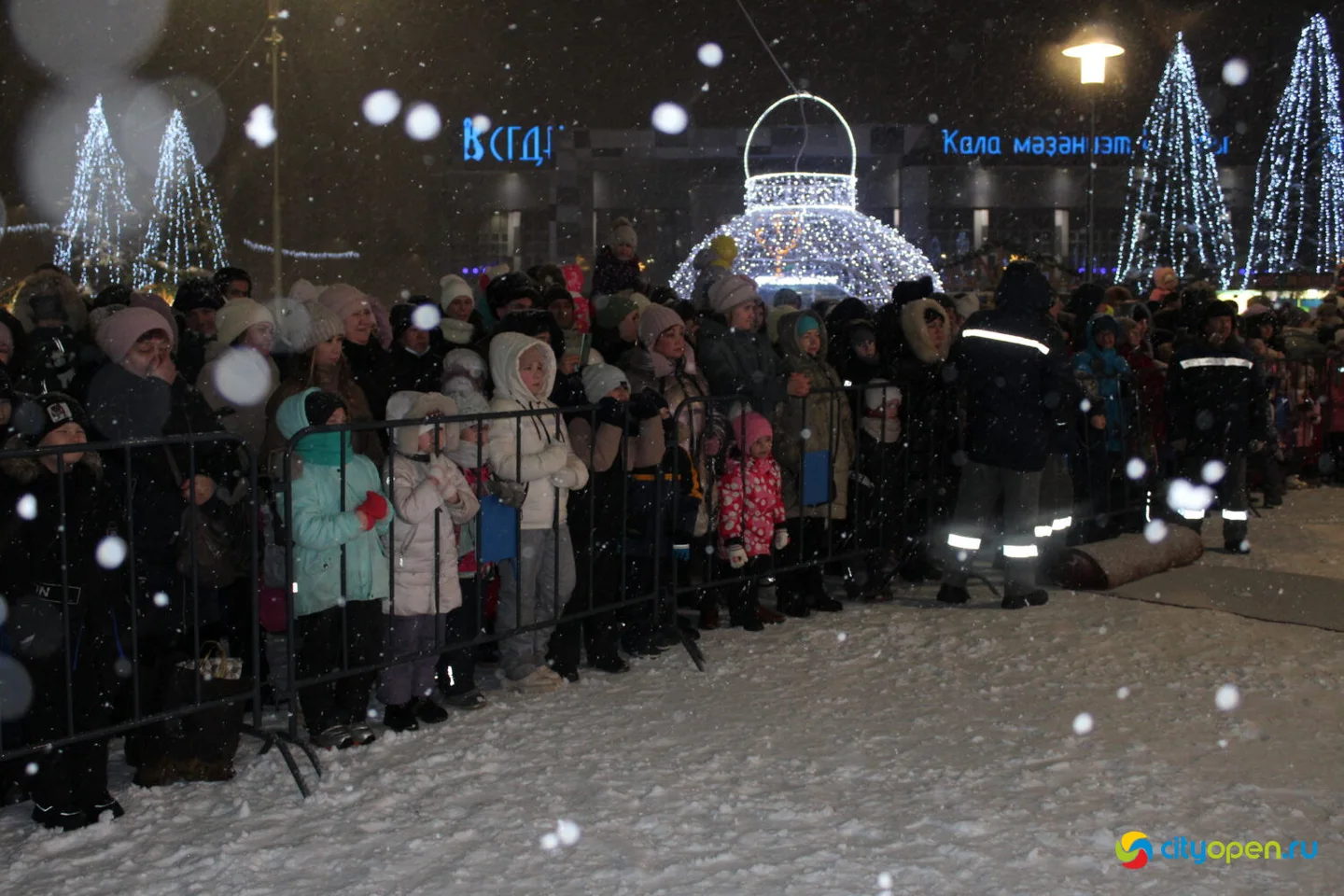 23/12/22 Парад Дедов Морозов и Снегурочек | Открытие городка на ГДК