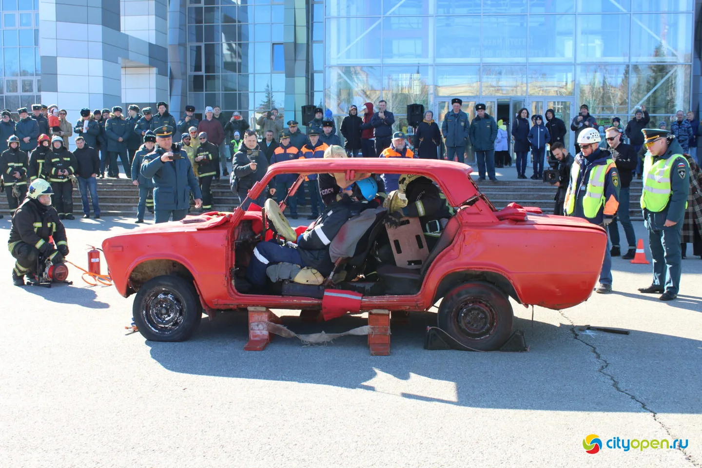 30/03/23 Республиканские соревнования по проведению работ при ликвидации ЧС на автотранспорте | Стерлитамак. Площадь перед ГДК
