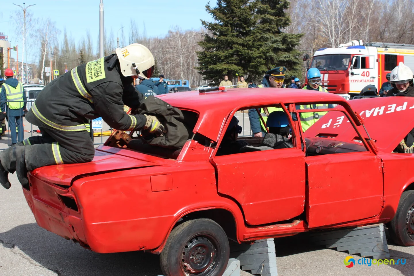 30/03/23 Республиканские соревнования по проведению работ при ликвидации ЧС на автотранспорте | Стерлитамак. Площадь перед ГДК