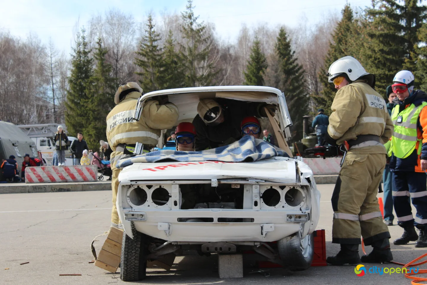 30/03/23 Республиканские соревнования по проведению работ при ликвидации ЧС на автотранспорте | Стерлитамак. Площадь перед ГДК
