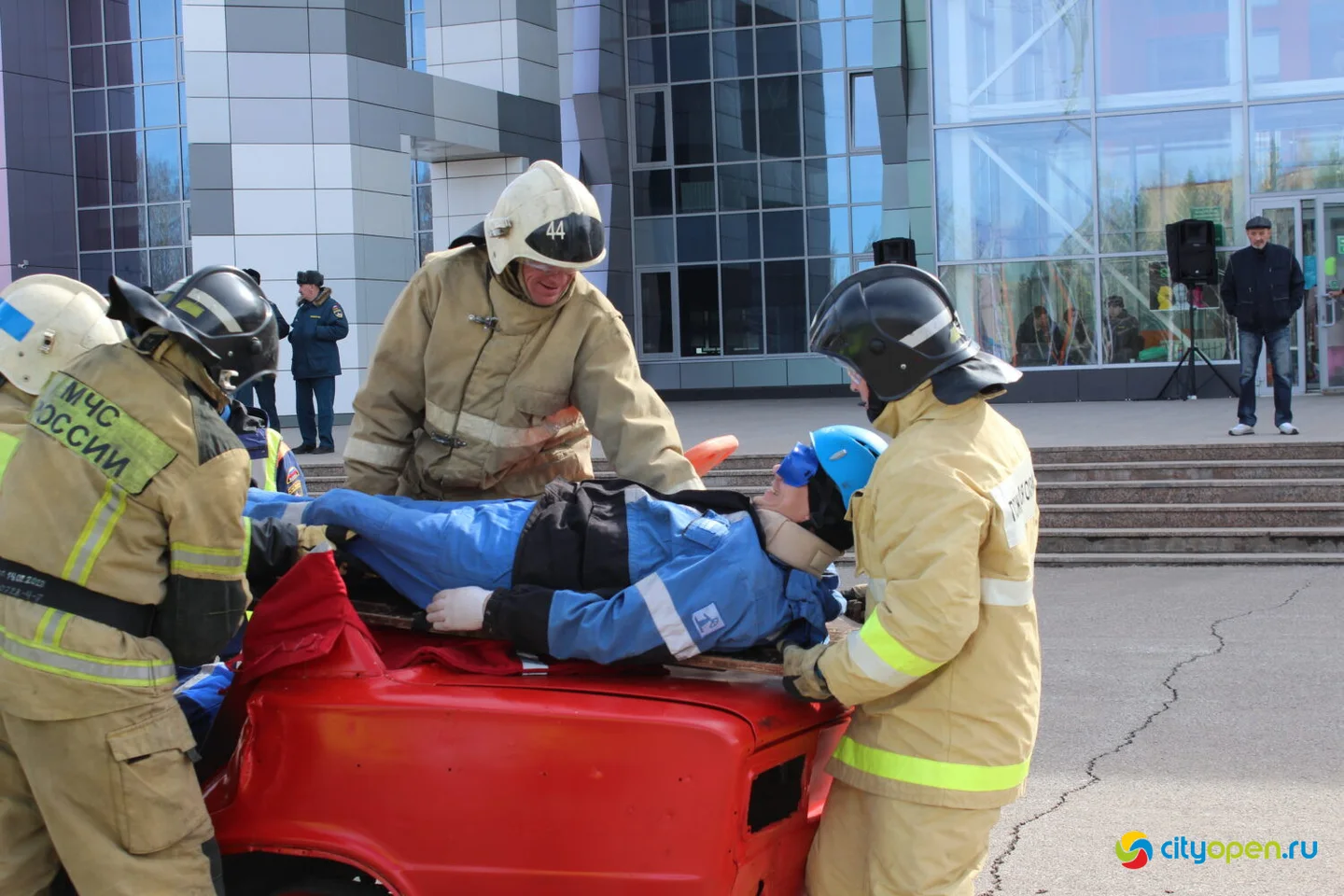 30/03/23 Республиканские соревнования по проведению работ при ликвидации ЧС на автотранспорте | Стерлитамак. Площадь перед ГДК
