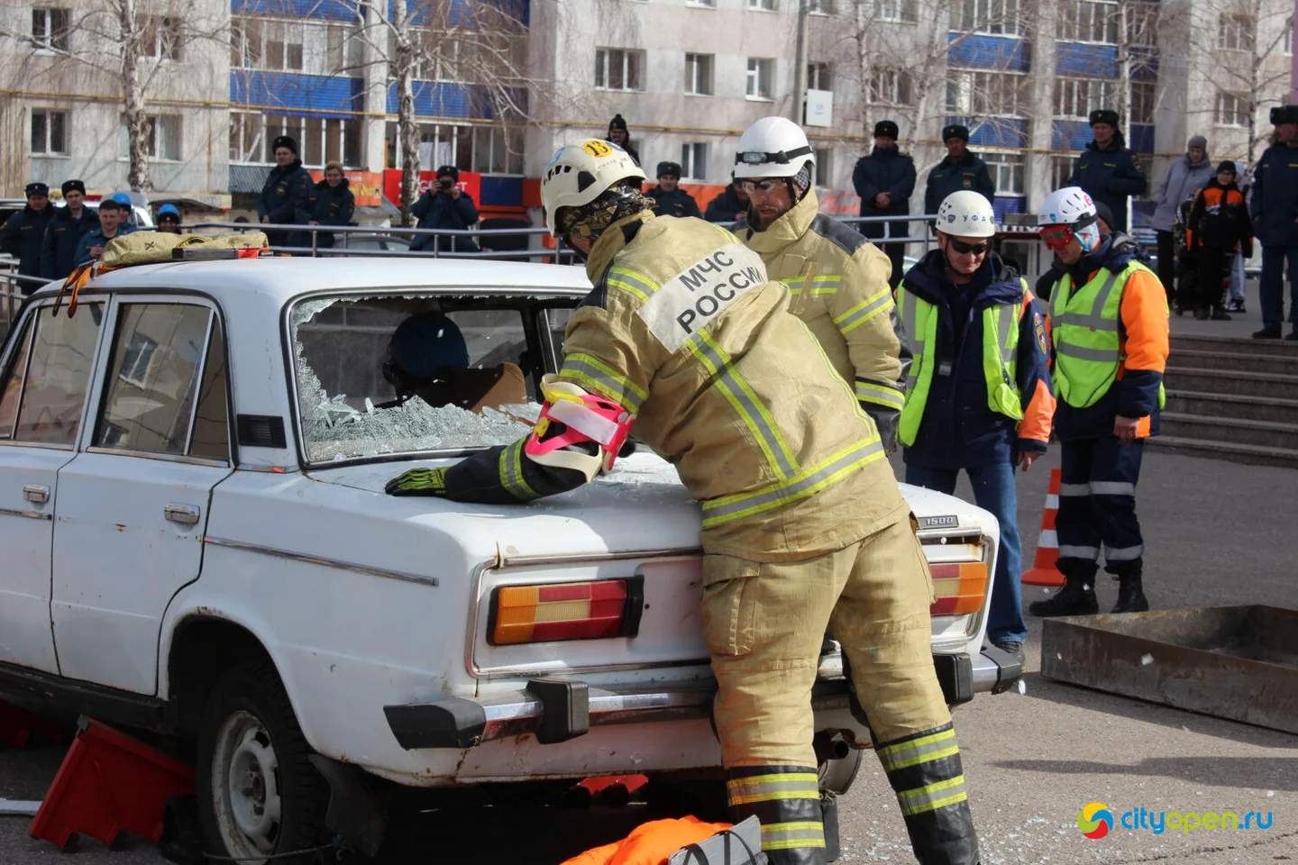 30/03/23 Республиканские соревнования по проведению работ при ликвидации ЧС на автотранспорте | Стерлитамак. Площадь перед ГДК