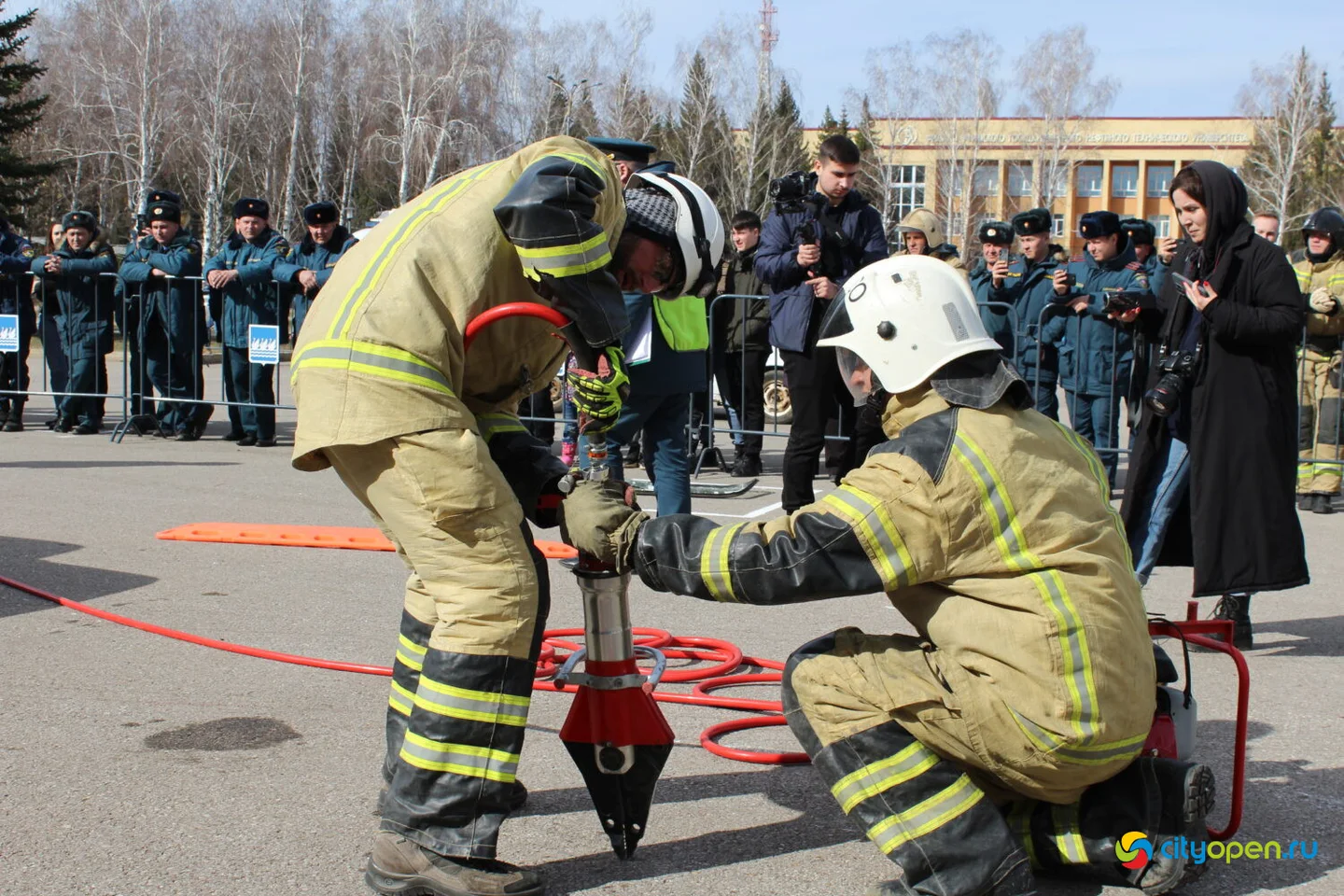 30/03/23 Республиканские соревнования по проведению работ при ликвидации ЧС на автотранспорте | Стерлитамак. Площадь перед ГДК