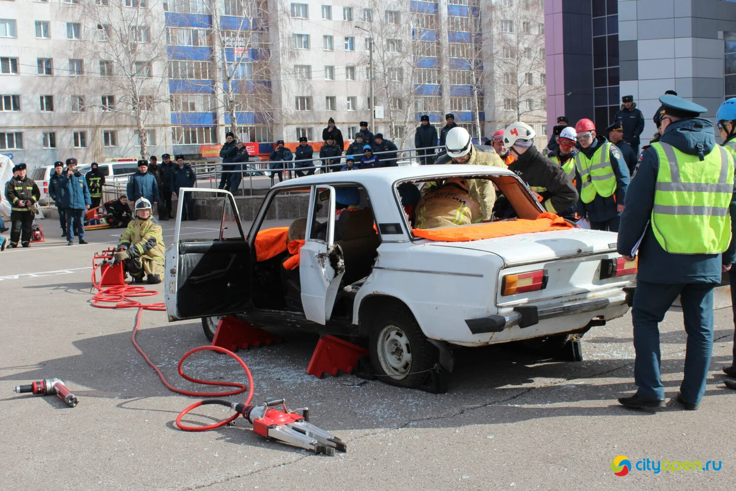 30/03/23 Республиканские соревнования по проведению работ при ликвидации ЧС на автотранспорте | Стерлитамак. Площадь перед ГДК