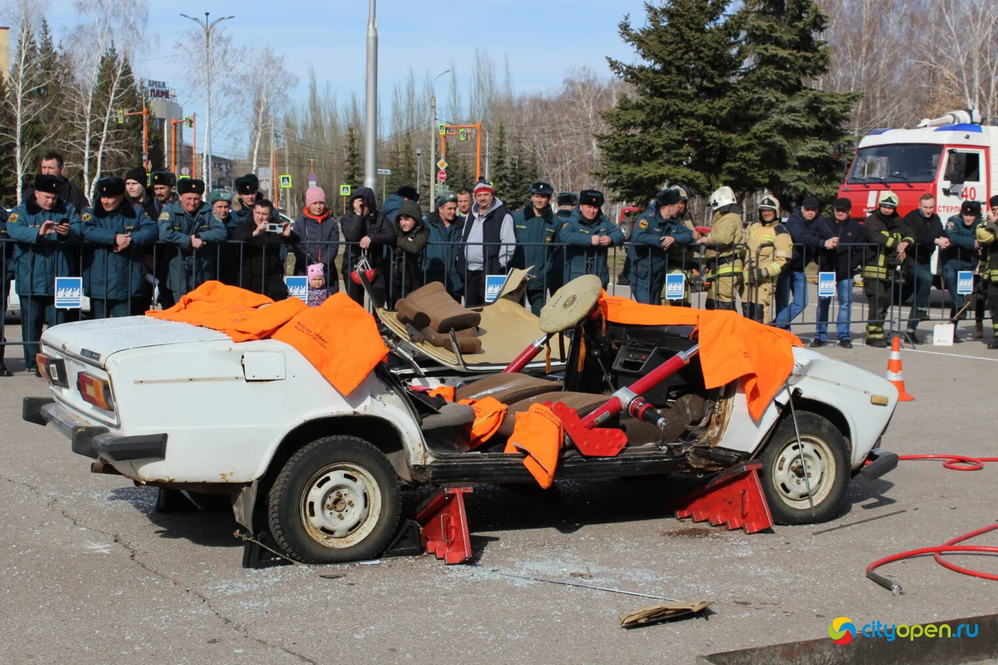 30/03/23 Республиканские соревнования по проведению работ при ликвидации ЧС на автотранспорте | Стерлитамак. Площадь перед ГДК