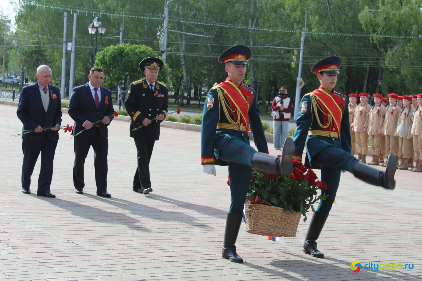 9/05/23 День Победы в Стерлитамаке | Возложение цветов и шествие