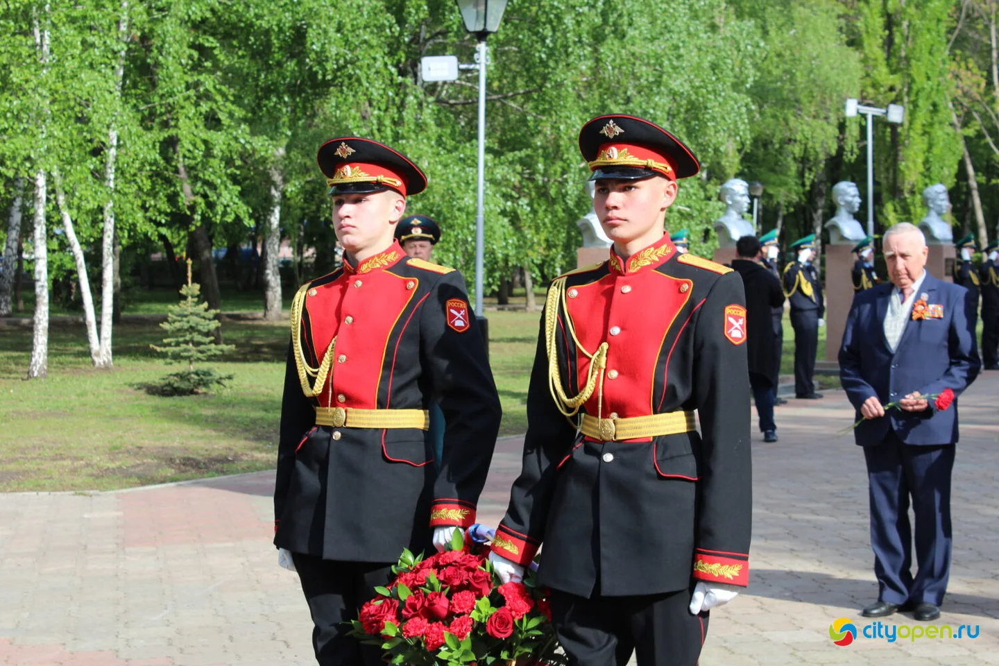 9/05/23 День Победы в Стерлитамаке | Возложение цветов и шествие