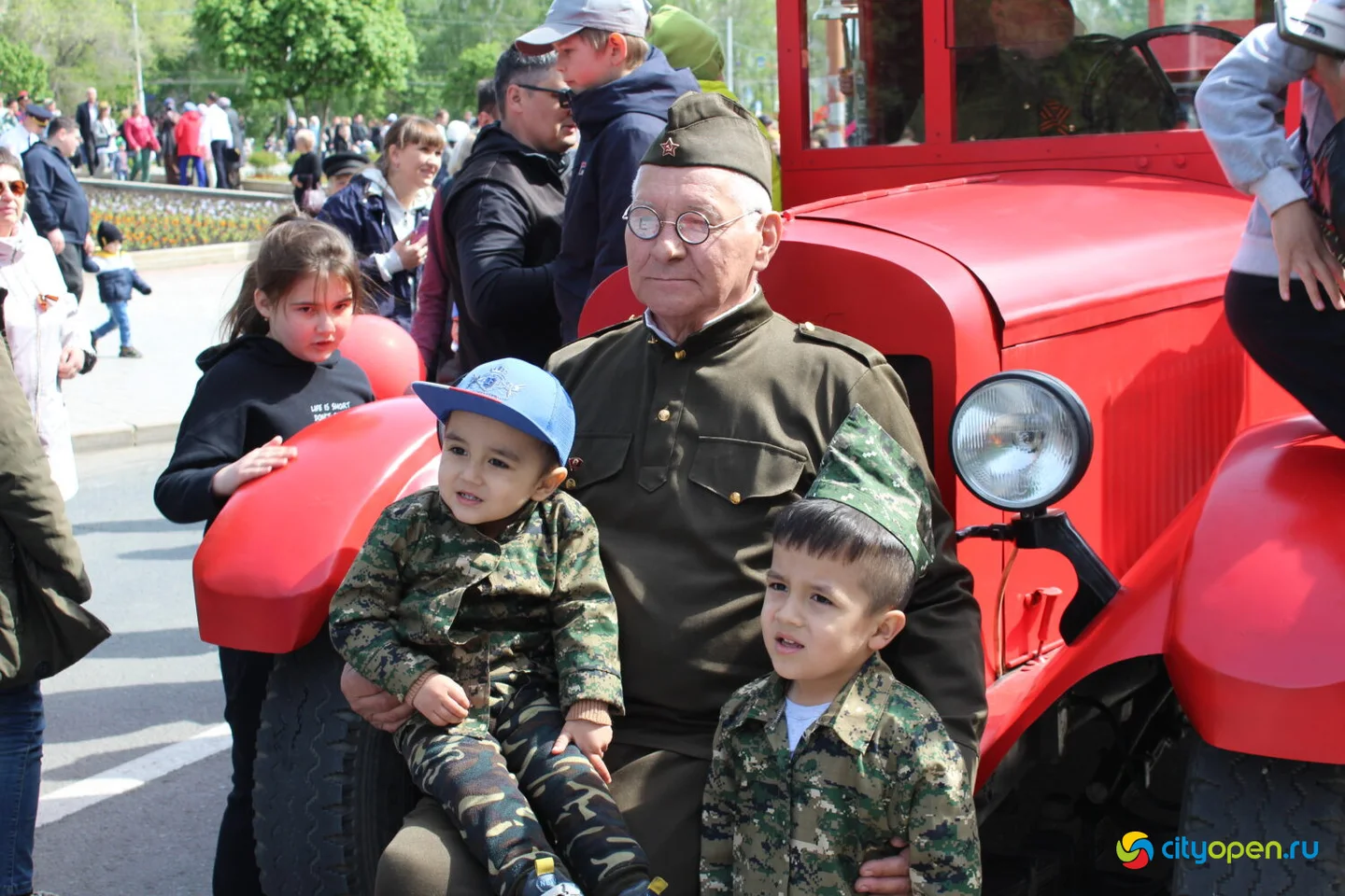 9/05/23 День Победы в Стерлитамаке | Возложение цветов и шествие