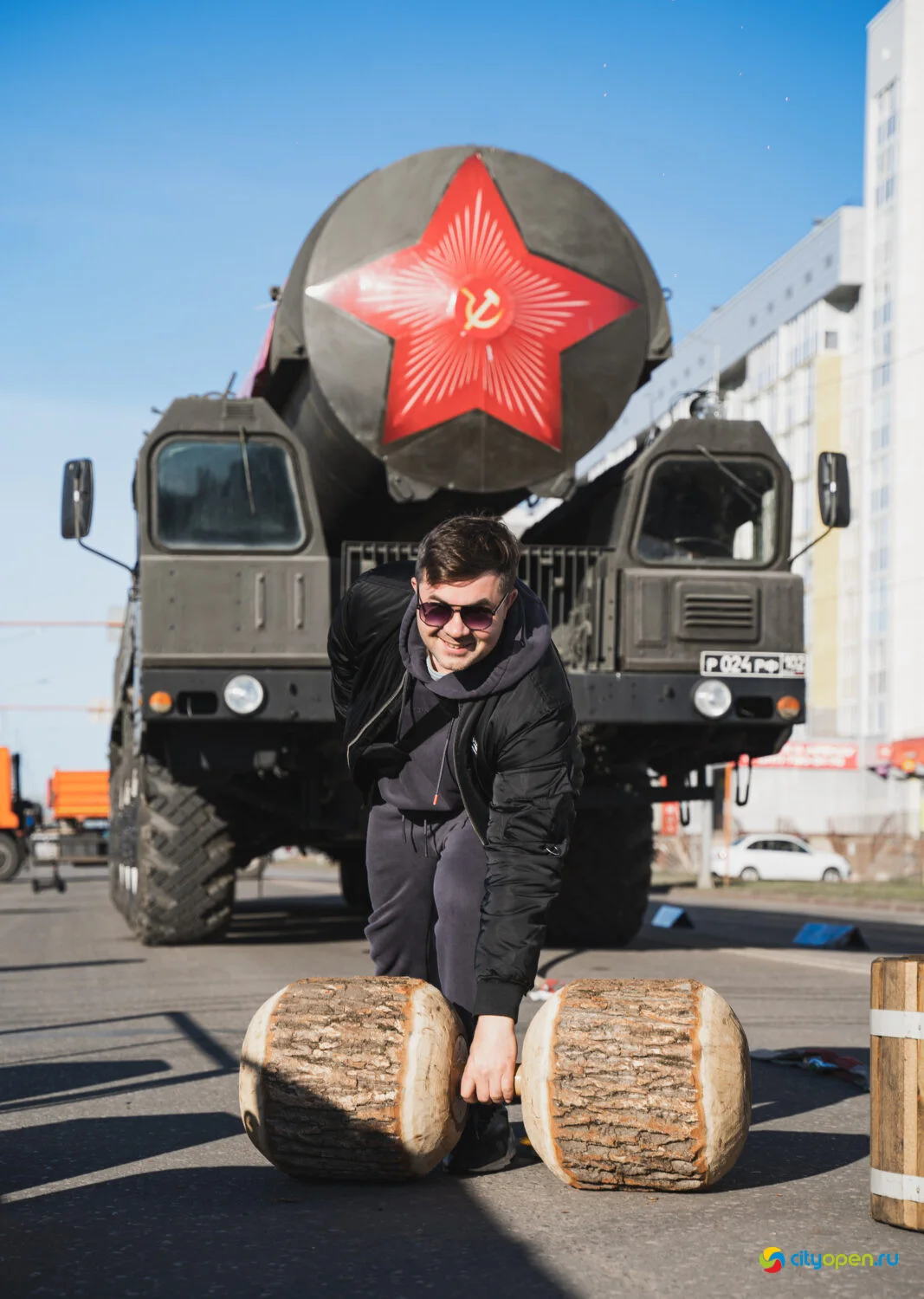 4/10/25 Мировой рекорд по буксировке ракетного комплекса «Тополь-М» @ пр. Октября