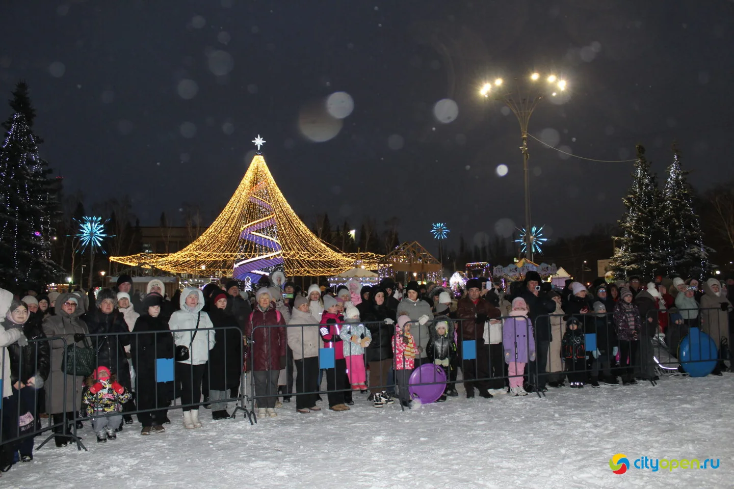 22/12/25 Открытие новогоднего городка на площади перед ГДК