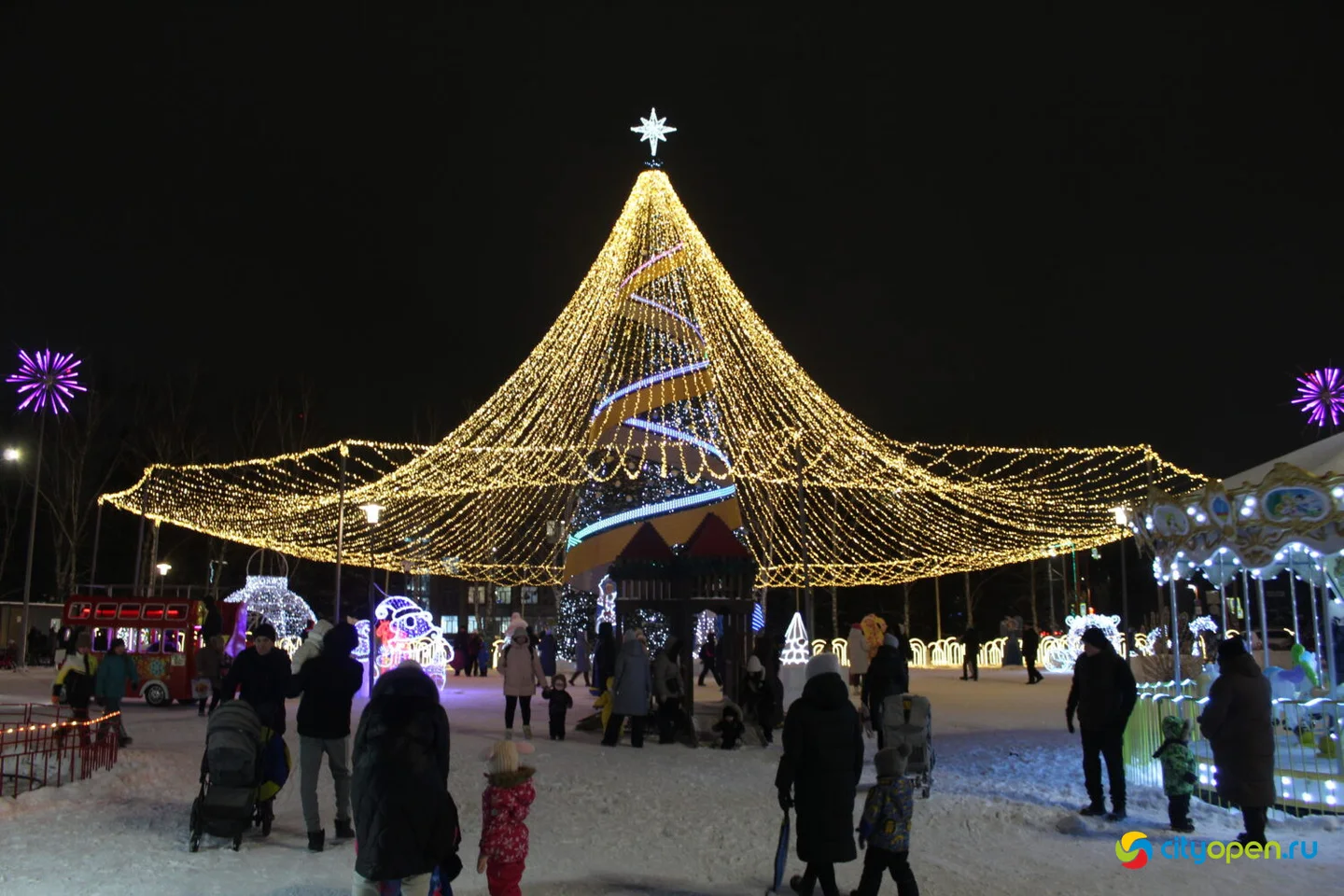 22/12/25 Открытие новогоднего городка на площади перед ГДК