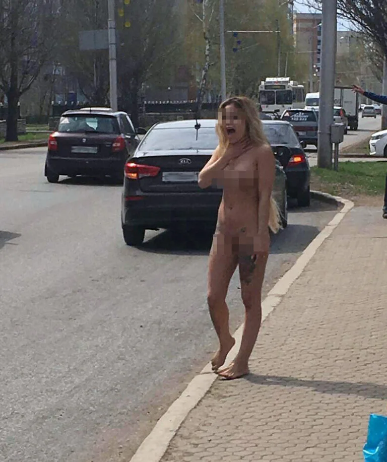В Стерлитамаке задержали голую девушку (18+)