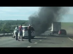 Видео. На трассе Стерлитамак — Уфа полыхало авто