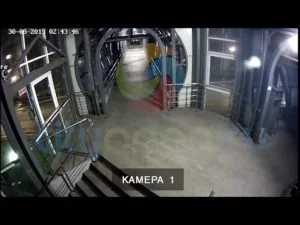 Видео: в Стерлитамаке два подростка вырвали камеры в переходе