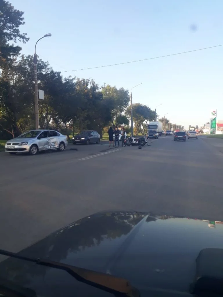 Видео. На ул. Элеваторной в Стерлитамаке столкнулись «Фольксваген» и мотоцикл