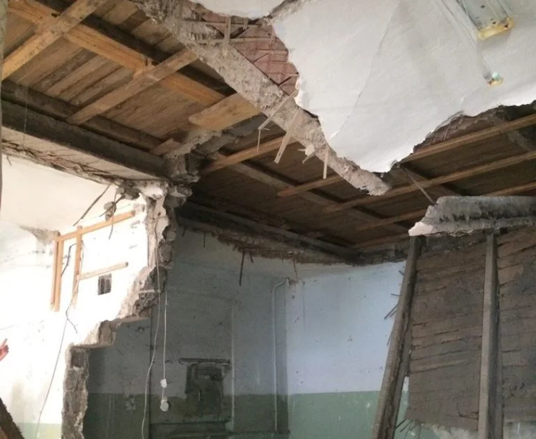 В Стерлитамаке в жилом доме обвалился потолок