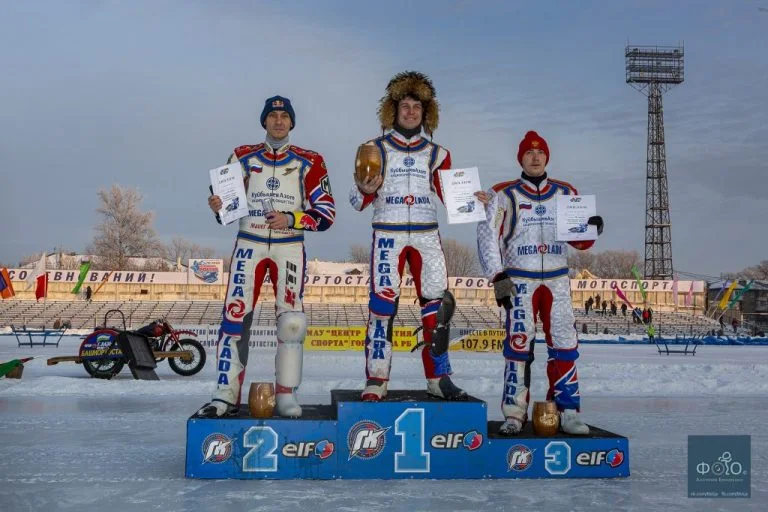Гонщики Стерлитамака в финале чемпионата России по мотогонкам на льду