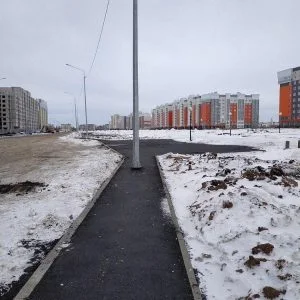 «Удобная городская среда». В Стерлитамаке заасфальтировали дорожку вокруг столба