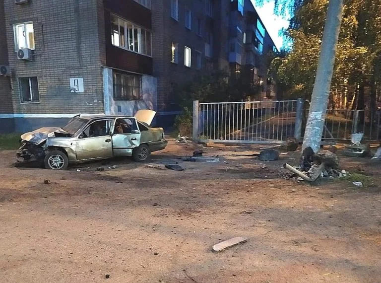 В Стерлитамаке из-за 16-летней автолюбительницы пострадали молодые парни