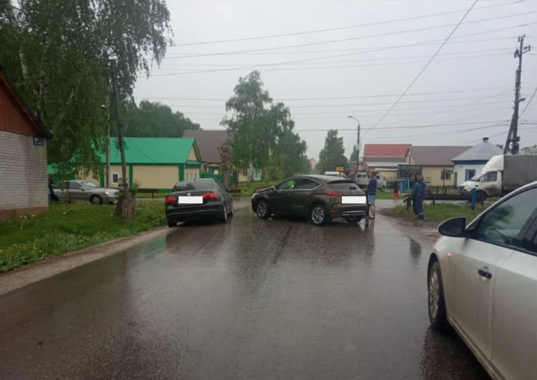 Пострадали двое: в Стерлитамаке произошло тройное ДТП