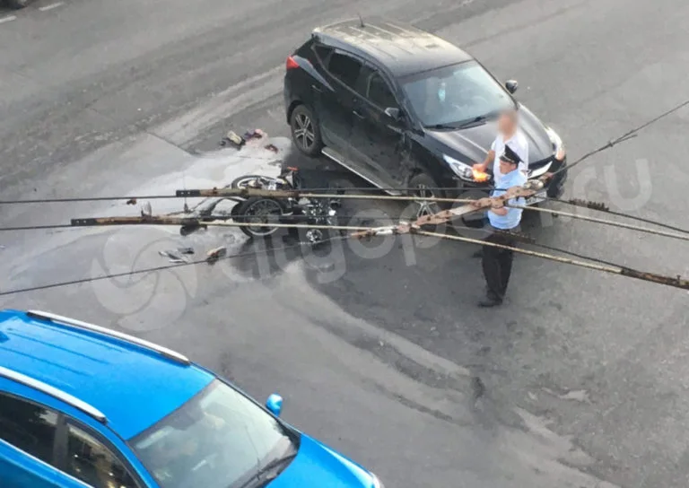 В Стерлитамаке мотоцикл влетел в легковушку