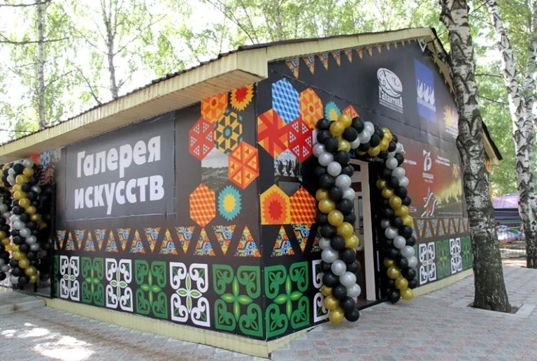 В Стерлитамаке открылась выставка с фотографиями и экспонатами времен ВОВ