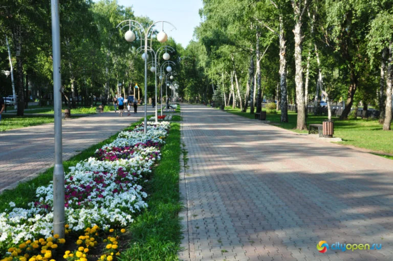 Где погулять в Стерлитамаке: аллея на проспекте Ленина