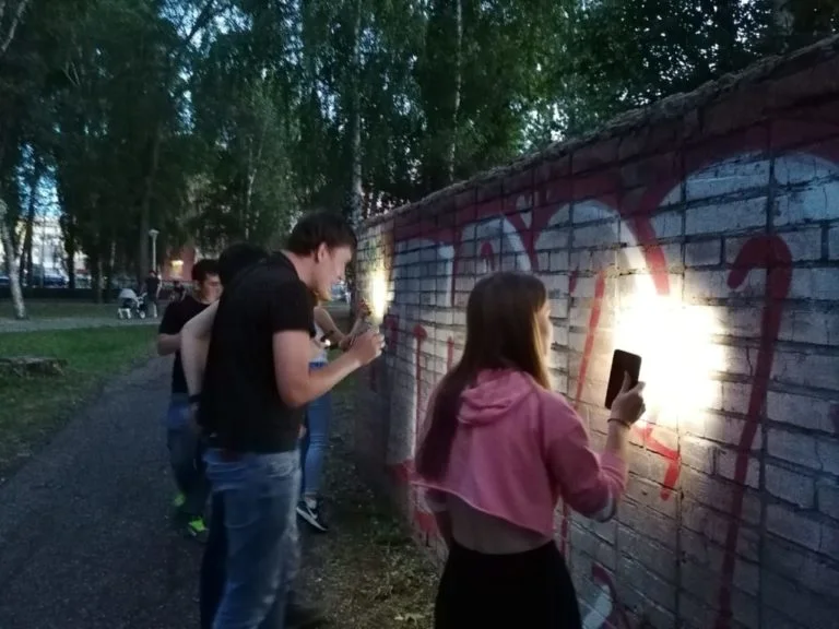 «Мы не ищем закладки, мы играем в Encounter»: зачем по Стерлитамаку бегают люди с фонариками