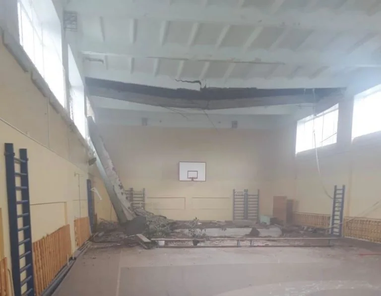 В школе Стерлитамака обрушилась плита над спортивным залом