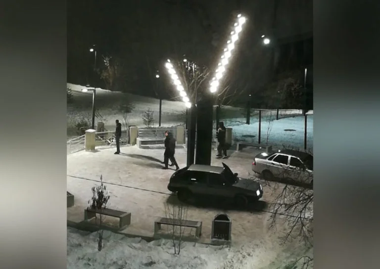 В Стерлитамаке хулиганы на авто решили прокатиться по пешеходной зоне набережной