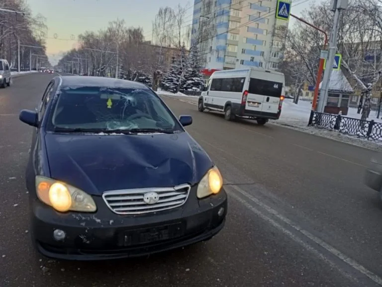 Сбитая на пешеходном переходе и раненый пассажир: в Стерлитамаке в ДТП пострадали двое