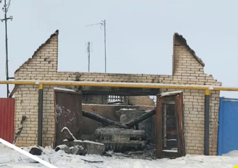 Возле Стерлитамака сгорели 2 тонны соломы и гараж с автомобилем