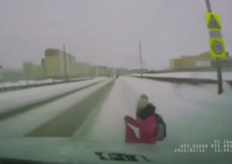 В Стерлитамаке водитель на Mercedes сбил четвероклассницу