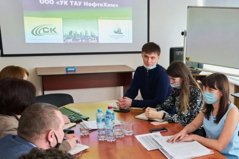 В нефтехимической группе «ТАУ НефтеХим» состоялась встреча с экоактивистами