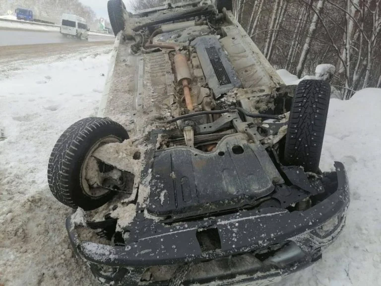 Автомобиль жителя Стерлитамака перевернулся на дороге Уфа-Оренбург