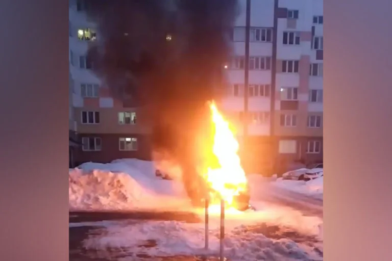 Сам поджег свое авто: известны подробности возгорания автомобиля во дворе ул. Машиностроителей в Стерлитамаке