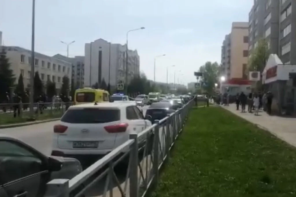 В Казани молодой человек открыл в школе стрельбу: есть погибшие