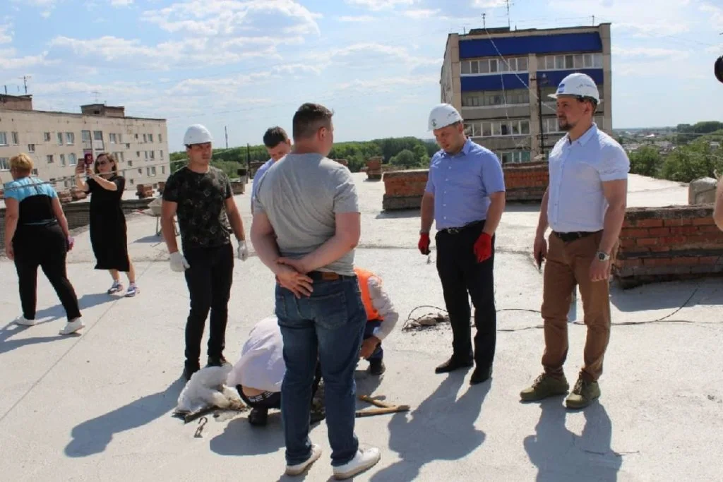 Руководитель Фонда капремонта РБ осмотрел, как ремонтируют крыши в Стерлитамаке