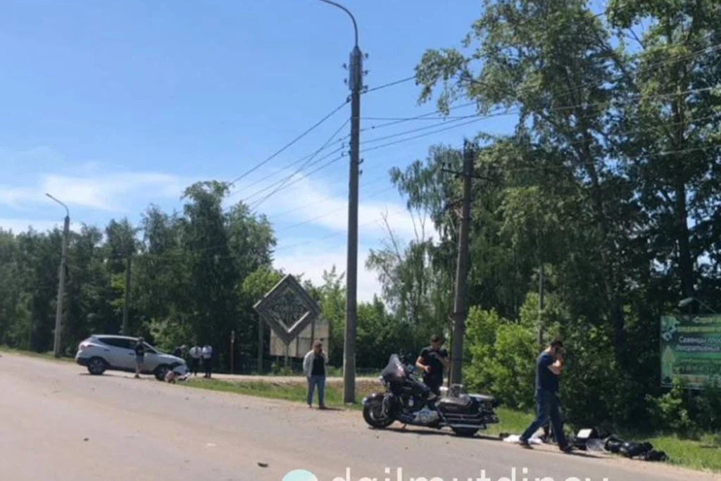 В Стерлитамаке женщина на иномарке сбила мотоцикл, есть пострадавшие