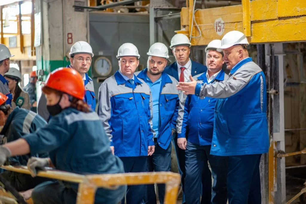Промышленные предприятия «ТАУ НефтеХим» посетила делегация из Алтайского края